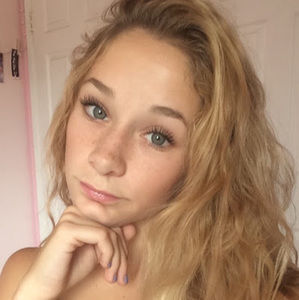 Meet your Posher, Chloe